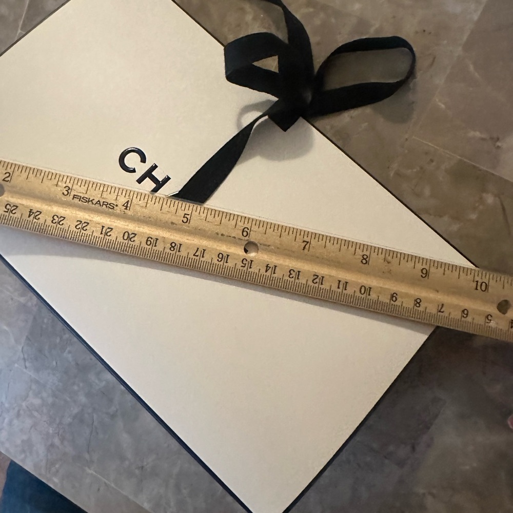 Chanel Black and White gift Bag - Picture 4 of 6
